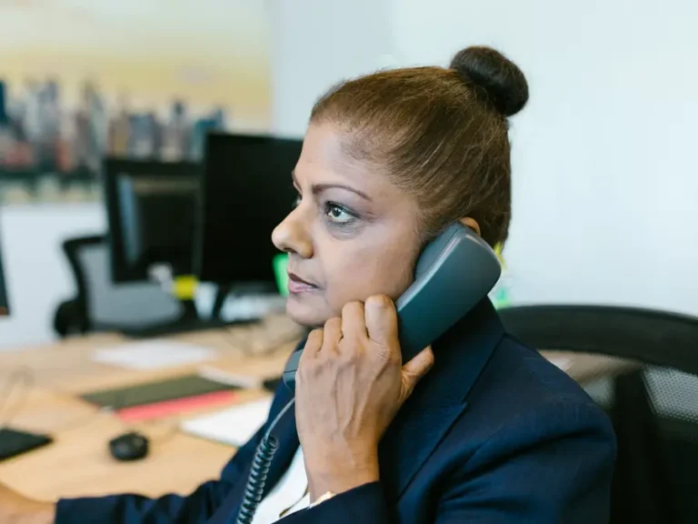 Support executive confirming a service booking on the phone